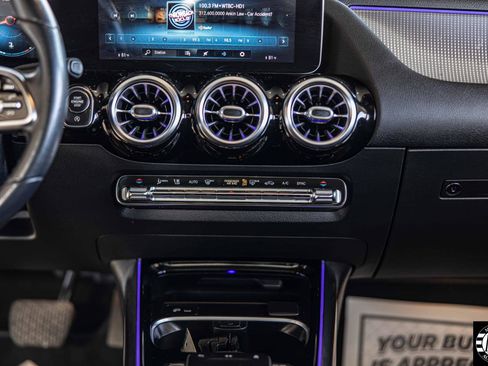 Used 2021 Mercedes-Benz GLA 250 w/ Premium Package image 10