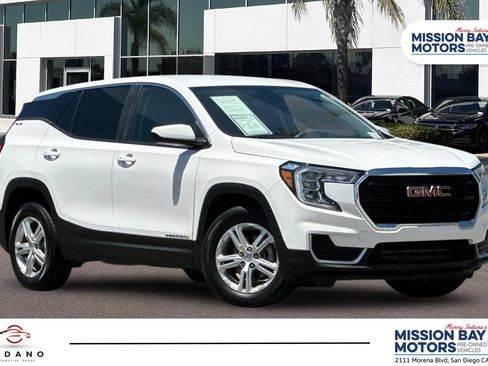 Used 2024 GMC Terrain SLE FWD image 1