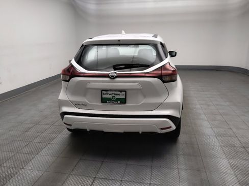 Used 2024 Nissan Kicks S FWD image 7