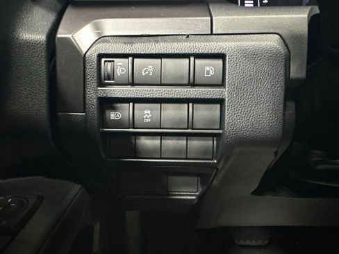 Used 2025 Toyota 4Runner SR5 AWD/4WD image 17