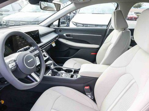 New 2026 Hyundai Sonata SE FWD image 19