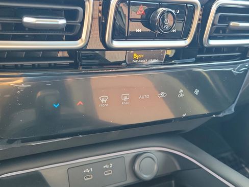 New 2026 Nissan Sentra SR w/ Floor Mat Package image 12