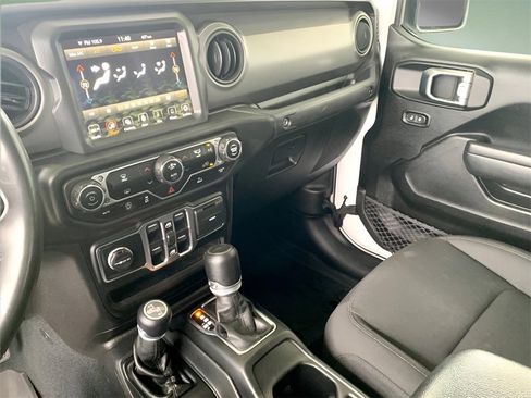 Used 2022 Jeep Gladiator Sport image 37
