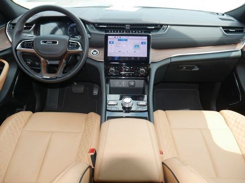 Used 2025 Jeep Grand Cherokee L Summit w/ Advanced Protech Group IV AWD/4WD image 9