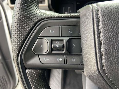 Used 2025 Toyota Tacoma SR5 AWD/4WD image 33