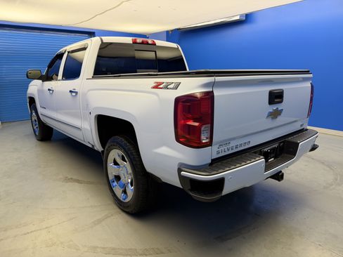 Used 2018 Chevrolet Silverado 1500 LTZ Z71 w/ LTZ Plus Package AWD/4WD image 5