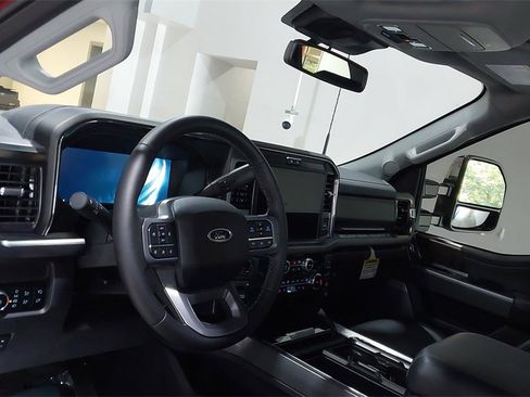 Used 2025 Ford F250 Lariat w/ Chrome Package image 19
