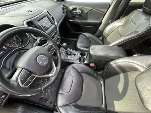 Used 2019 Jeep Cherokee Latitude Plus w/ Comfort/Convenience Group image 10