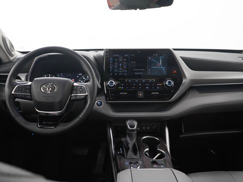Used 2020 Toyota Highlander Platinum AWD/4WD image 18