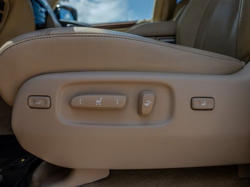 Used 2020 Lexus LX 570 4WD w/ Luxury Package image 27