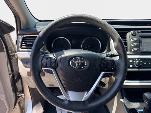 Used 2019 Toyota Highlander LE FWD image 27