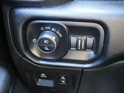 Used 2019 RAM 1500 Big Horn image 26