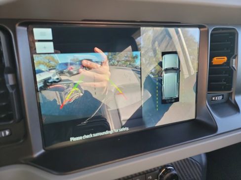 Used 2022 Ford Bronco Badlands image 25