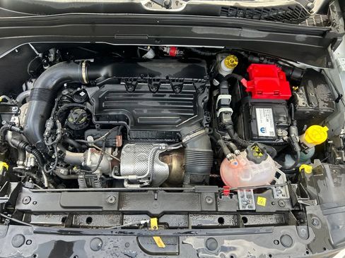 Used 2023 Jeep Renegade Latitude AWD/4WD image 18