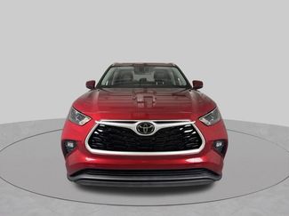 Used 2022 Toyota Highlander XLE FWD video 3