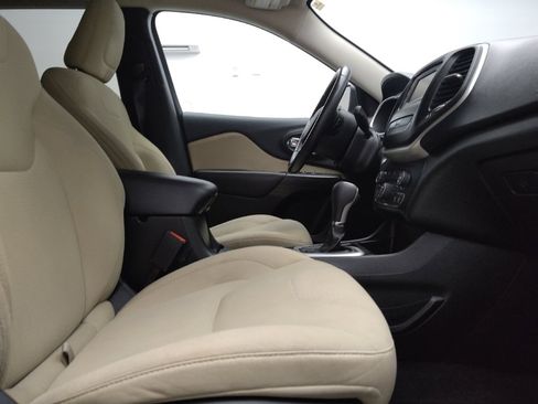 Used 2015 Jeep Cherokee Latitude FWD image 21