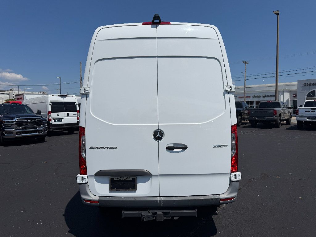 Used 2024 Mercedes-Benz Sprinter 2500 image 8