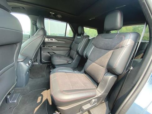 Used 2025 Ford Explorer ST AWD/4WD image 25