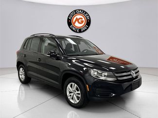 Used 2017 Volkswagen Tiguan S image 1