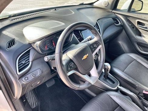 Used 2018 Chevrolet Trax LT w/ LT Convenience Package FWD image 11