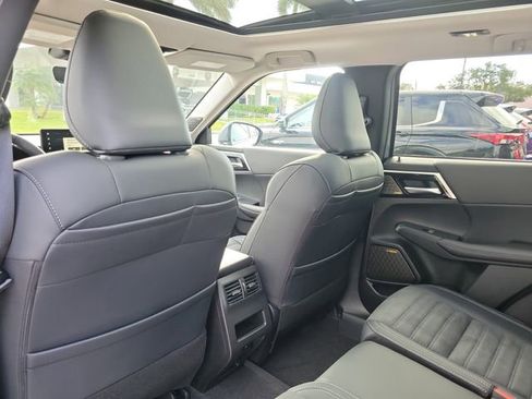 New 2026 Mitsubishi Outlander SE image 15