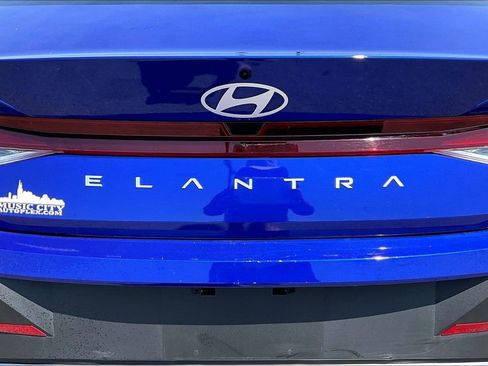 Used 2025 Hyundai Elantra SE FWD image 26