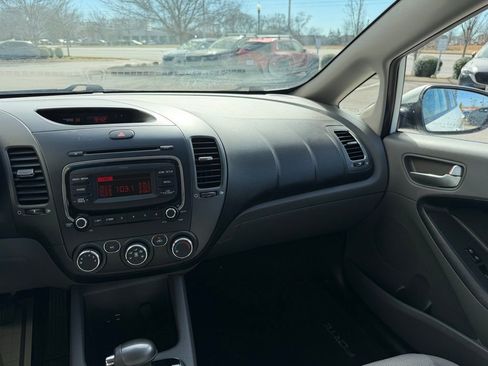 Used 2017 Kia Forte LX image 22