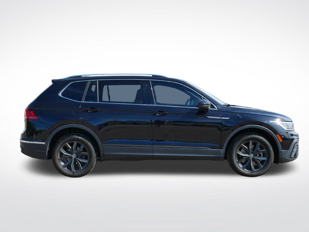 Used 2024 Volkswagen Tiguan SE w/ Panoramic Sunroof Package AWD/4WD image 2