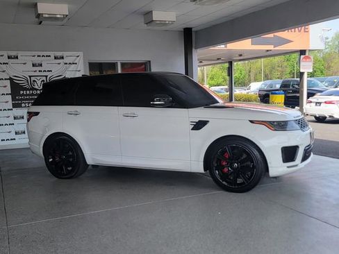 Used 2019 Land Rover Range Rover Sport HST image 2