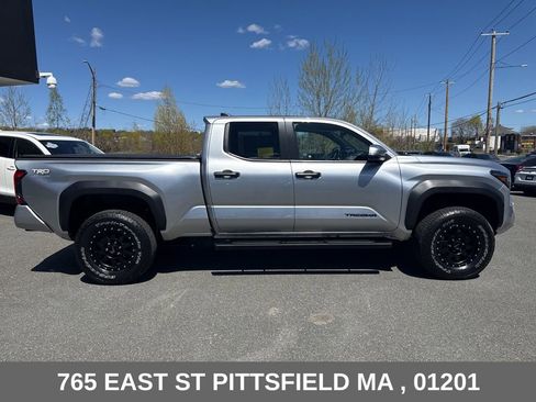 Used 2025 Toyota Tacoma TRD Off-Road w/ TRD Off Road Upgrade Package AWD/4WD image 9