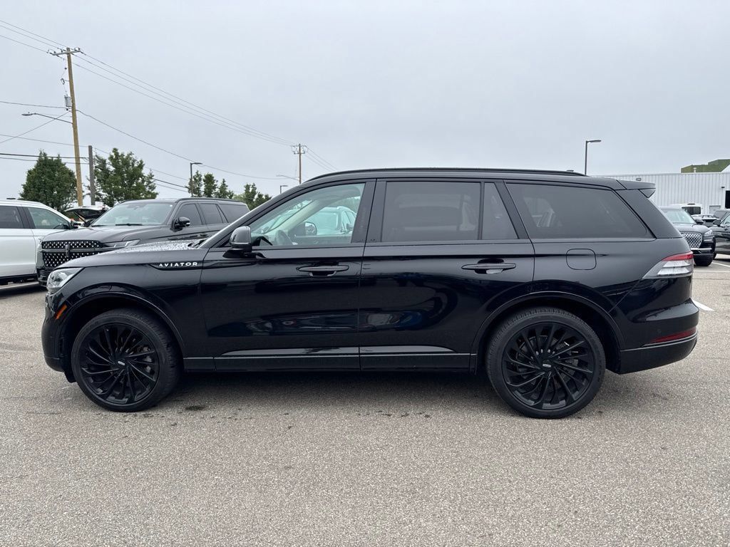 Used 2023 Lincoln Aviator Reserve w/ Equipment Group 201A AWD/4WD image 2
