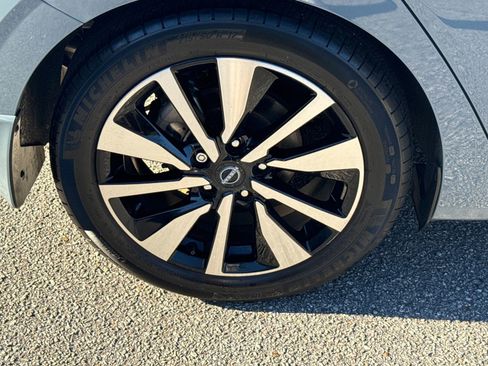 Used 2024 Nissan Sentra SV w/ SV Premium Package image 17