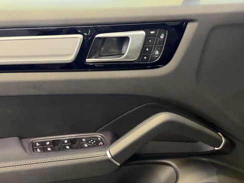 Used 2023 Porsche Cayenne Platinum Edition image 14