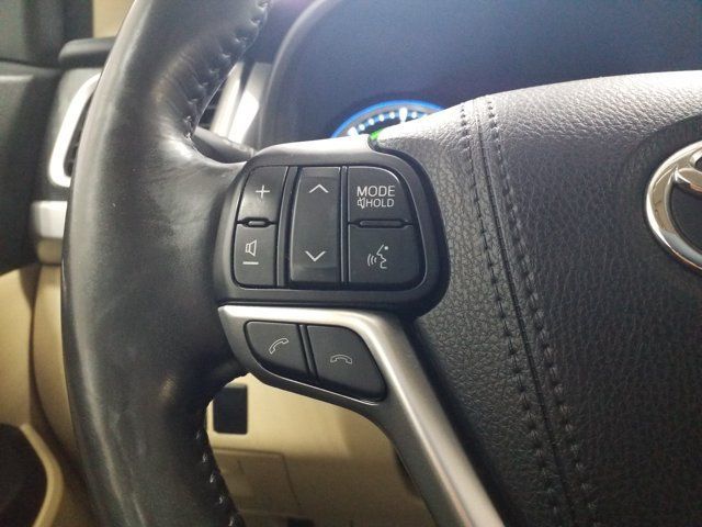 Used 2017 Toyota Highlander Limited Platinum AWD/4WD image 4