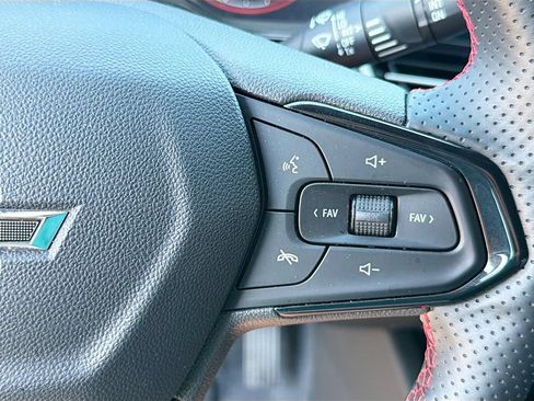 Used 2025 Chevrolet Trax RS w/ Driver Confidence Package FWD image 15
