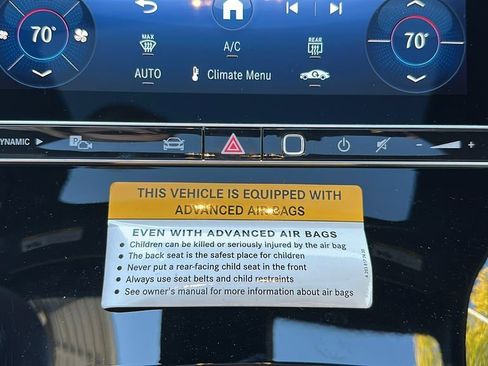 Used 2025 Mercedes-Benz GLC 300 4MATIC image 18