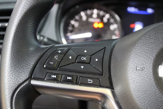 Used 2018 Nissan Rogue SV AWD/4WD image 16