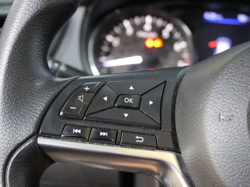 Used 2018 Nissan Rogue SV AWD/4WD image 16