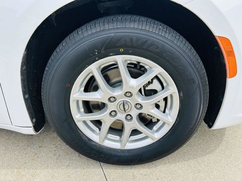 Used 2022 Chrysler Pacifica Touring-L FWD image 41