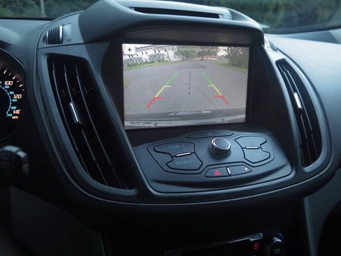 Used 2016 Ford Escape SE w/ Equipment Group 201A FWD image 13