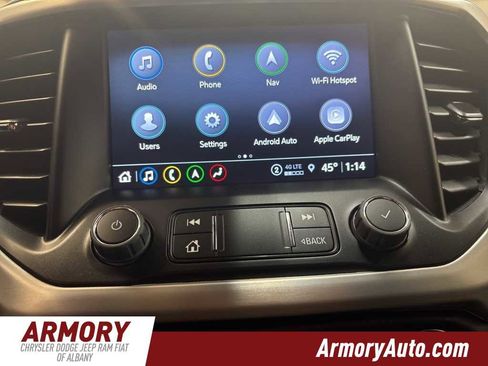 Used 2023 GMC Acadia SLT image 17