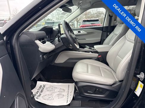 Used 2025 Ford Explorer Active w/ Active Comfort Package image 14