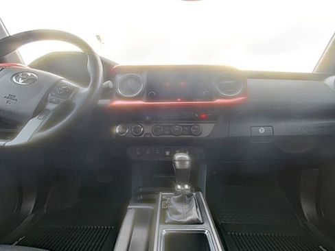 Used 2019 Toyota Tacoma TRD Sport AWD/4WD image 25