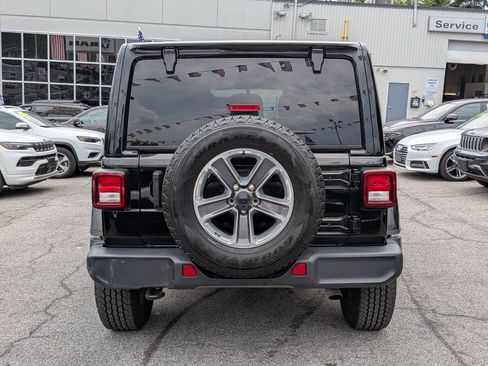 Used 2022 Jeep Wrangler Unlimited Sahara w/ Cold Weather Group AWD/4WD image 7