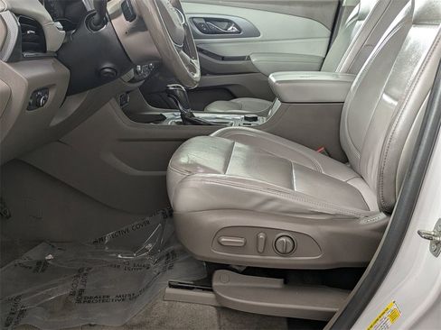 Used 2018 Chevrolet Traverse Premier image 12