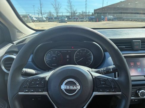 Used 2025 Nissan Versa SV FWD image 27