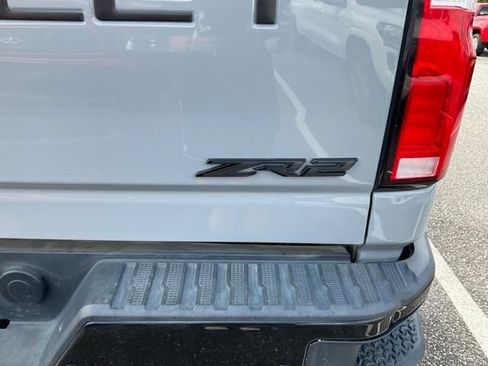 Used 2024 Chevrolet Silverado 2500 ZR2 w/ Technology Package AWD/4WD image 8