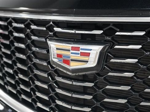 Used 2023 Cadillac XT4 Luxury w/ Cold Weather Package AWD/4WD image 11