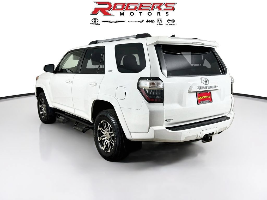 Used 2019 Toyota 4Runner SR5 AWD/4WD image 11