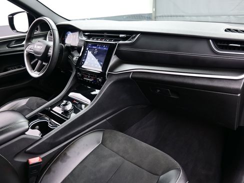 Used 2023 Jeep Grand Cherokee Altitude image 16